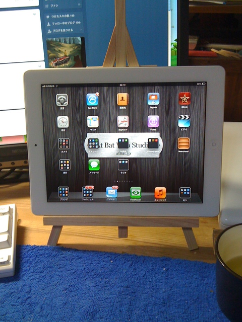 iPad用にイーゼル風のスタンドをDIY